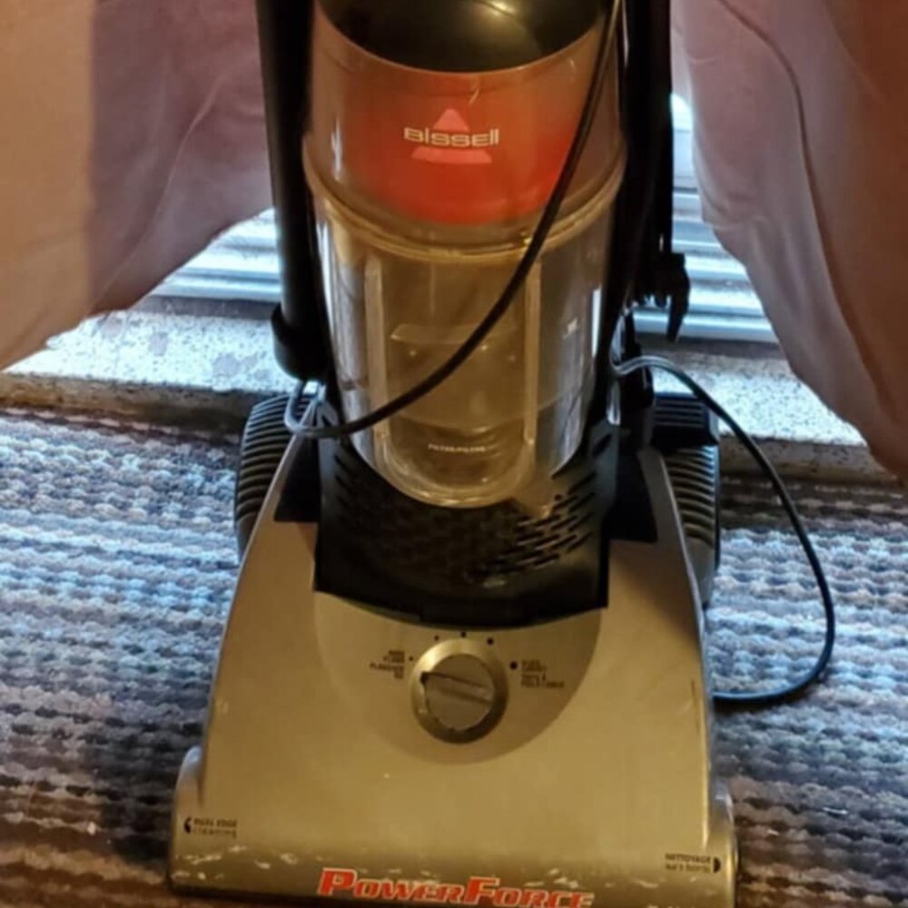 Handled PowerForce Bagless Vacuum Modle 1240C
